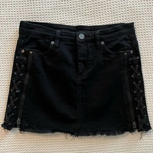Blank NYC Lace Up Skirt in Be A Frayed, Size 25